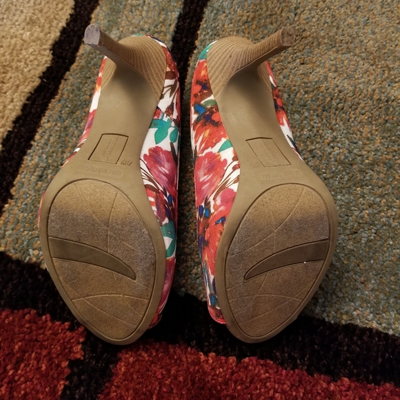 Christian Siriano (For Payless) Floral Heel - Size 8W - 4" Heel - Picture 7 of 8
